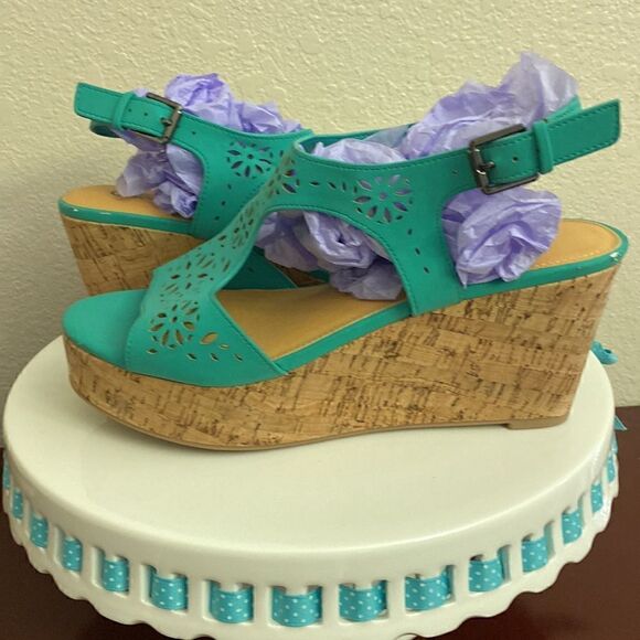 👡Cato Cutout platform Wedge Sandals. Get ready to styling for summer!! - Picture 4 of 5